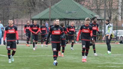 [AUDIO] Fotbal, Liga a III-a: CSM Reşiţa întâlneşte Deva la Orăştie, Lupacul şi Ezerişul joacă în faţa propriilor suporteri