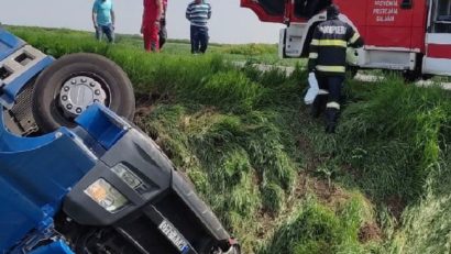 [FOTO] Șoferul unui camion a decedat într-un accident în vestul țării