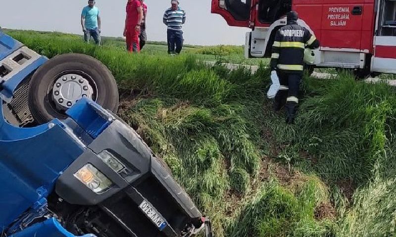 [FOTO] Șoferul unui camion a decedat într-un accident în vestul țării