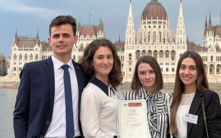 Echipa Facultăţii de Drept a UVT s-a calificat în semifinala concursului Central and Eastern European Moot Competition – Budapesta