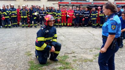 [FOTO] ISU Caraș Severin: Exercițiu finalizat cu o cerere în căsătorie