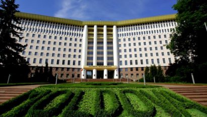 Parlamentele României şi Republicii Moldova se reunesc în şedinţă comună la Chişinău