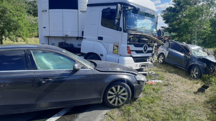 [FOTO] Accident grav, cu victime, pe DN 6!