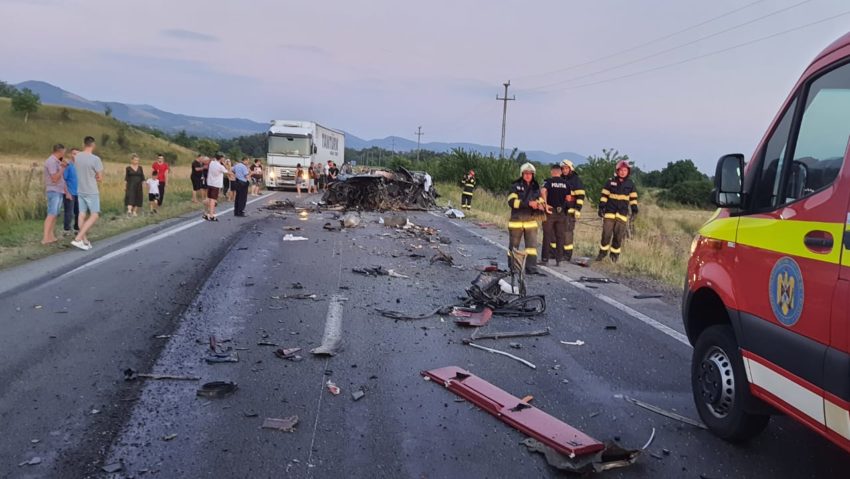 Caraş-Severin: Un bărbat a murit şi altul a fost rănit într-un accident pe DN6, în zona localităţii Slatina Timiş