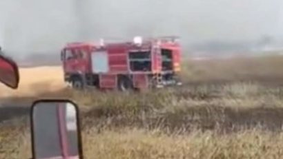 Arad: Incendiul care a mistuit 200 hectare de culturi, izbucnit de la scântei produse la un utilaj agricol