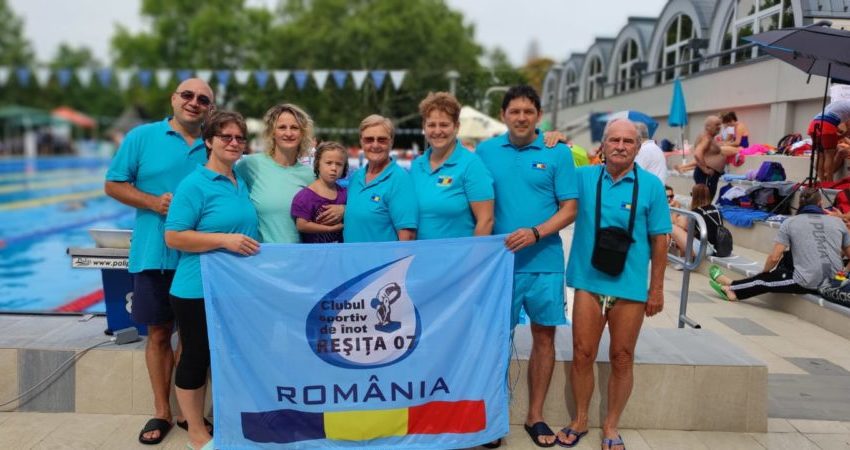 [FOTO] Înotătorii clubului „Reşiţa 07”, de zece ori pe podium la Internaţionalele masters ale Ungariei !