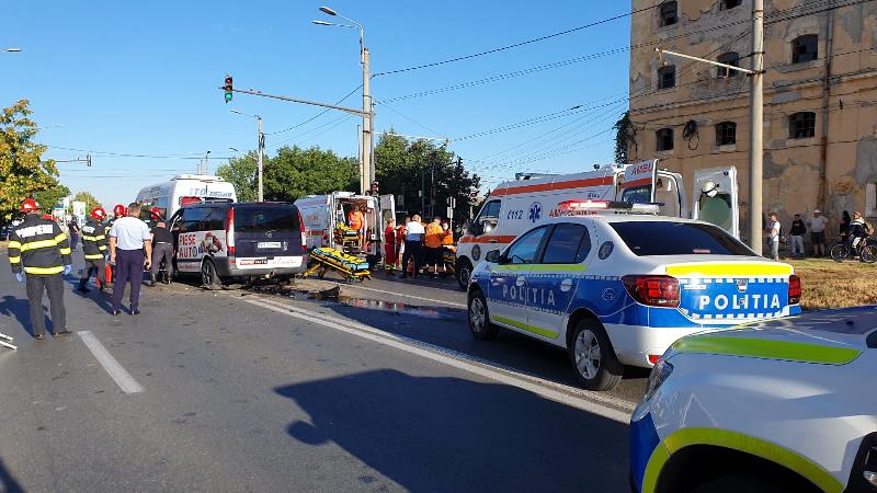 [FOTO-VIDEO] Accident cu multiple victime la Arad