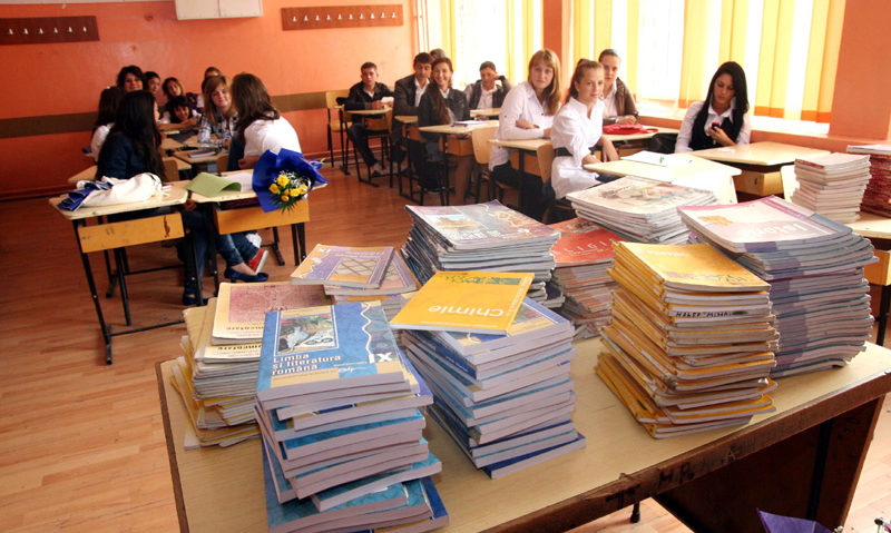 [AUDIO]Manuale de germană, da şi nu prea, la Colegiul Naţional „Diaconovici-Tietz” din Reşiţa