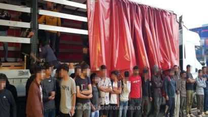 Fost poliţist de frontieră la Nădlac, trimis în judecată după ce ar fi ajutat peste 140 de migranţi să treacă ilegal graniţa