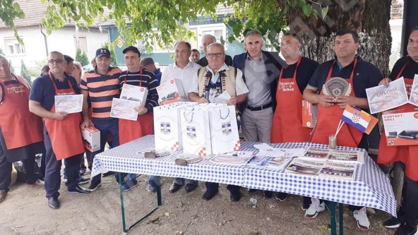 [AUDIO-FOTO] Echipa de bucătari de la Nermed a câştigat pentru a doua oară consecutiv Festivalul papricaşului caraşovenesc de la Vodnic