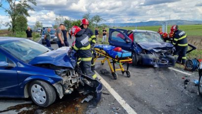 Grav accident rutier cu 3 autoturisme implicate