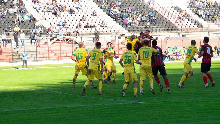 [FOTO-AUDIO] CSM Reşiţa părăseşte Cupa României. Mioveniul, o nucă prea tare pentru rossoneri