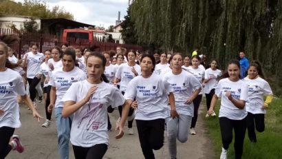 [FOTO-AUDIO] Crosul Sport-Mişcare-Sănătate, o reuşită! Sute de copii cărăşeni au participat la competiţie