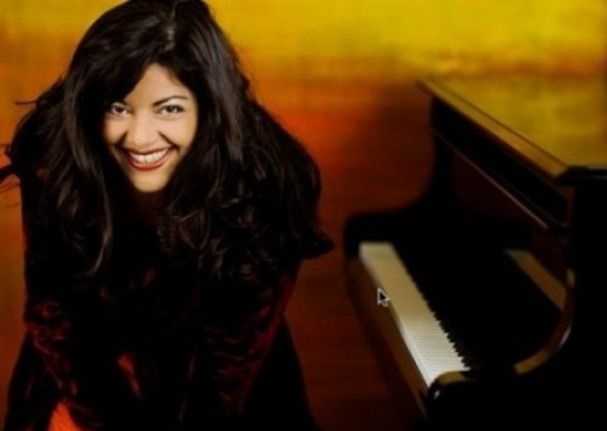 Pianista Mihaela Ursuleasa care, de un deceniu cântă doar la clapele negre… ar fi împlinit 44 de ani