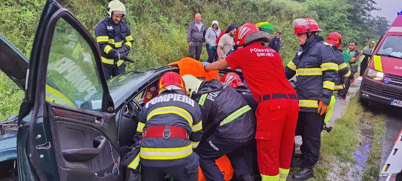 [FOTO] Accident cu victime pe DN 6