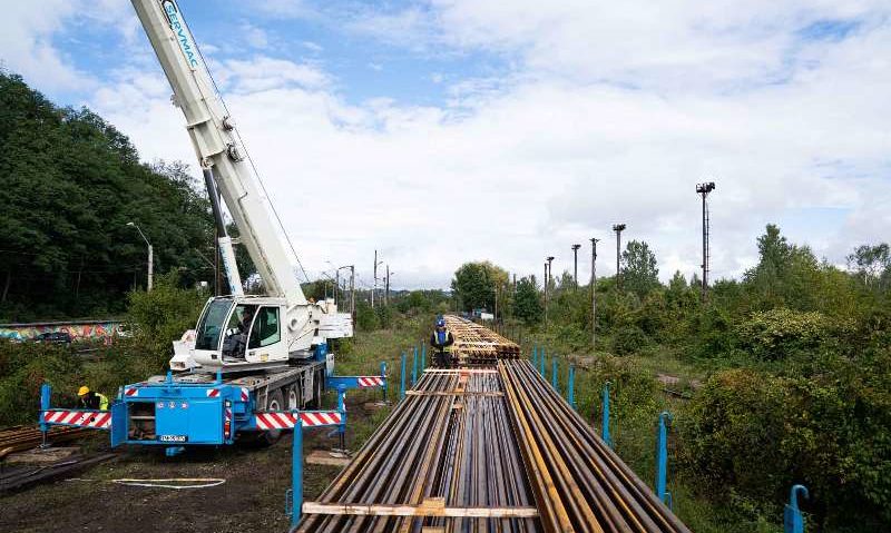 [FOTO] La Reșița, tramvaiele turcești vor circula pe șină austriacă!