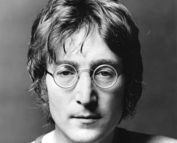 John Lennon împlinea 82 de ani