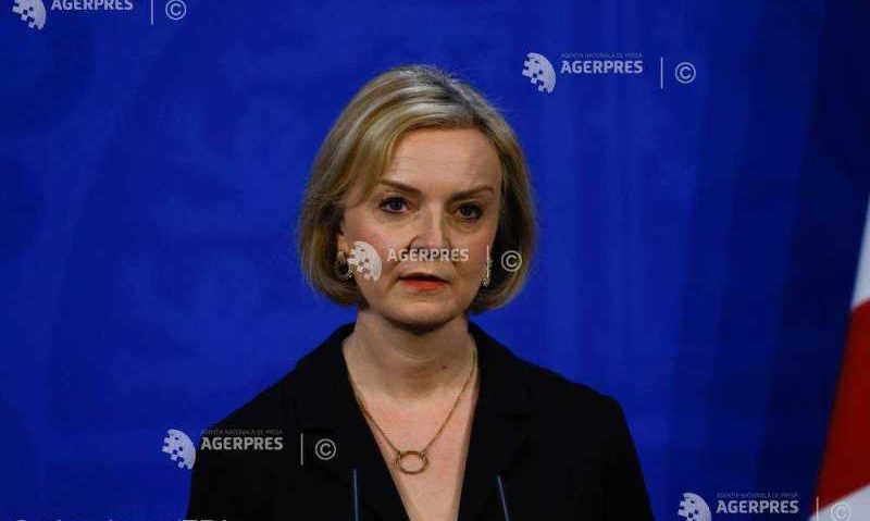 Marea Britanie: Premierul Liz Truss îşi anunţă demisia