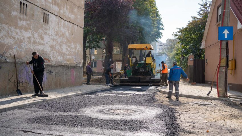 Parcarea de lângă UBB Reşiţa se redeschide după ce a fost complet refăcută