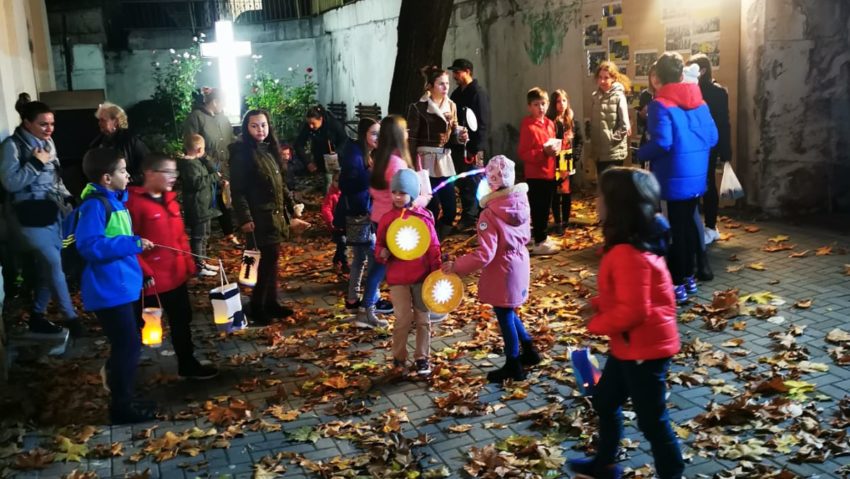 [FOTO] Copiii au aprins lampioanele de Ziua Sfântului Martin la Rusca Montană şi Reşiţa