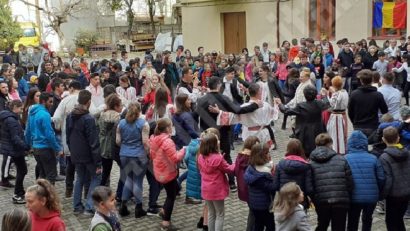 [FOTO] Marea Unire de la Alba Iulia va fi reconstituită simbolic de elevii Colegiului Naţional „Diaconovici-Tietz” din Reşiţa