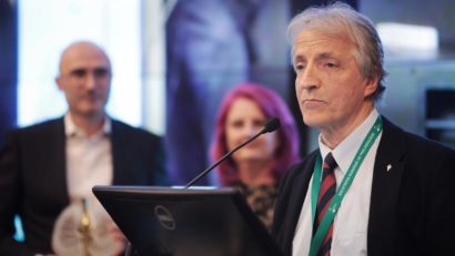 Profesorul Voicu Tudorache, cel care condus Şcoala de Pneumologie din Banat a fost premiat în cadrul Congresului Naţional de Pneumologie