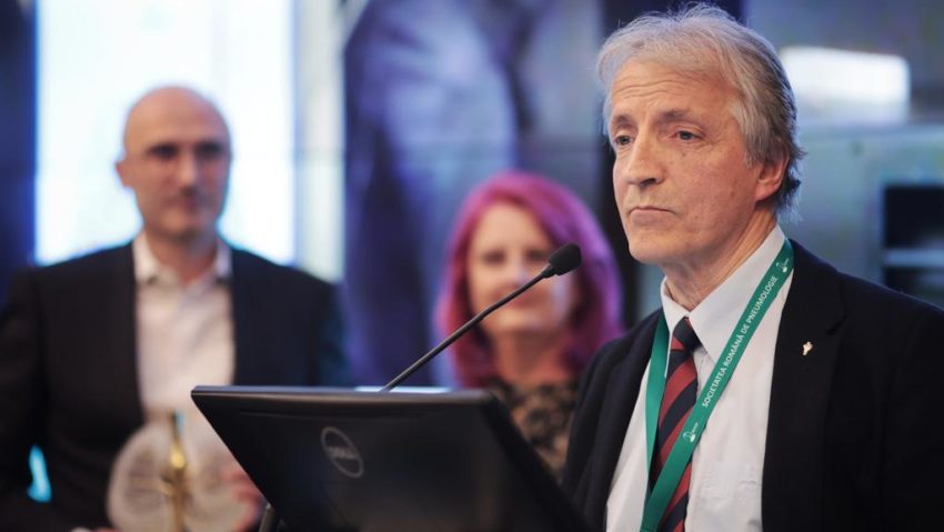 Profesorul Voicu Tudorache, cel care condus Şcoala de Pneumologie din Banat a fost premiat în cadrul Congresului Naţional de Pneumologie