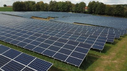 Arad: Construirea celui mai mare parc fotovoltaic din Europa va costa 800 de milioane de euro