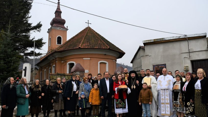 [AUDIO] Preasfințitul Părinte Lucian în mijlocul comunităţii parohiale din Gornea