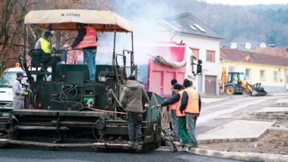 [AUDIO-FOTO] Cu 700 de mii de lei, Primăria Reşiţa a modernizat şi redat circulaţiei trei străzi importante din oraş