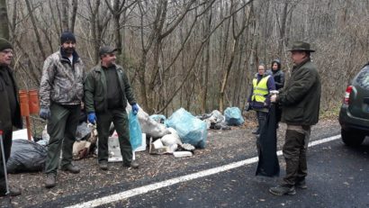 [AUDIO-FOTO][UPDATE] RNP Romsilva şi Primăria Anina s-au mobilizat şi au ecologizat Valea Minişului, năpădită de gunoaie