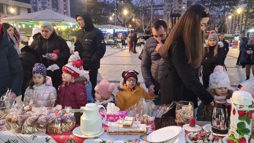 [FOTO-VIDEO] Grădiniţa „Floarea Soarelui” din Reşiţa alături de copiii bolnavi de cancer