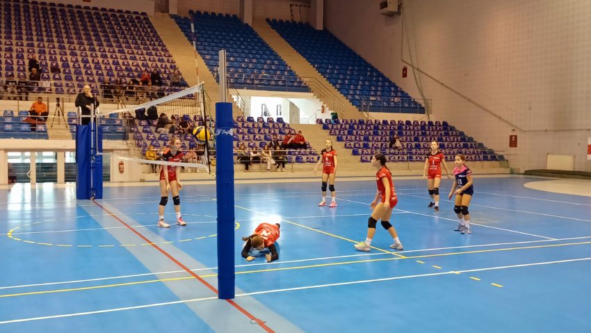 [AUDIO-VIDEO] Competiție oficială de volei feminin, organizată la Reșița după 15 ani de pauză