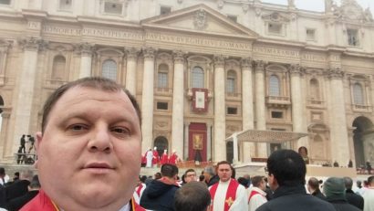 [FOTO] Cărăşeni la funeraliile papei Benedict al XVI-lea