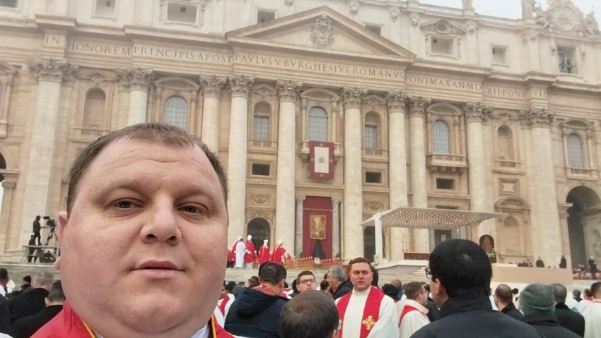 [FOTO] Cărăşeni la funeraliile papei Benedict al XVI-lea