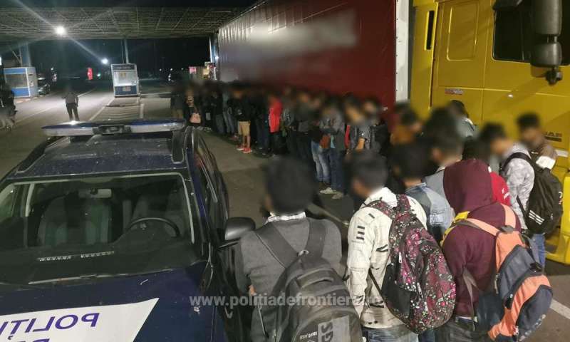 Arad: 134 de migranţi au fost prinşi când voiau să iasă din ţară ascunşi în autovehicule