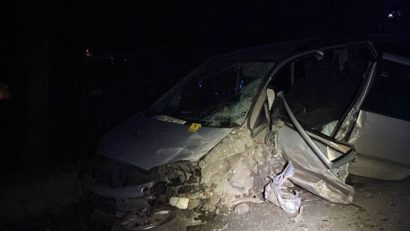 [FOTO] Accident la ieşirea din Reşiţa, soldat cu un mort şi trei răniţi