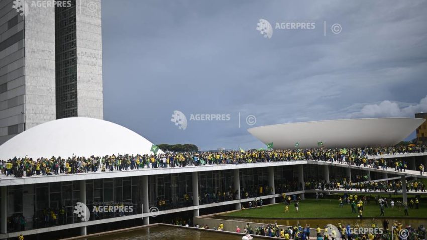 Brazilia: Susţinătorii fostului preşedinte Bolsonaro pătrund cu forţa în Congres, Palatul prezidenţial şi Curtea Supremă