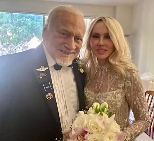 Astronautul Buzz Aldrin, al doilea om care a păşit pe Lună, s-a căsătorit la 93 de ani