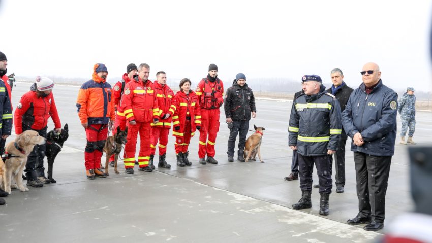 România mai trimite în Turcia o echipă de salvatori