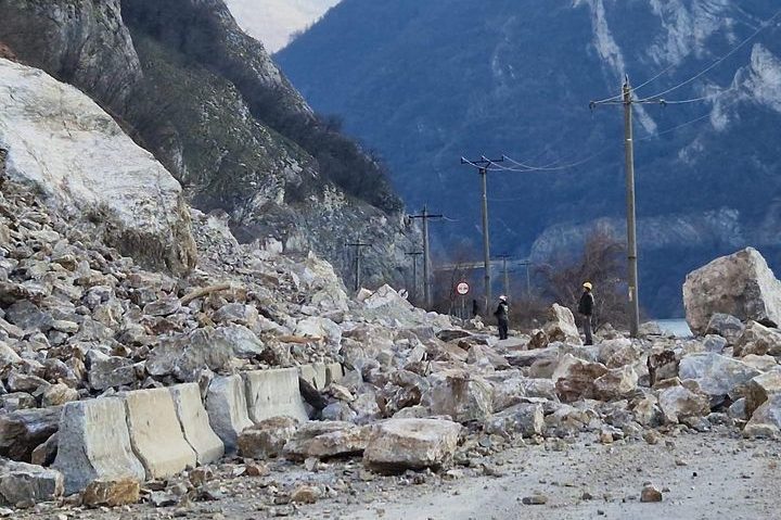 Traficul rutier pe DN 57, în zona localităţii Berzasca, rămâne închis