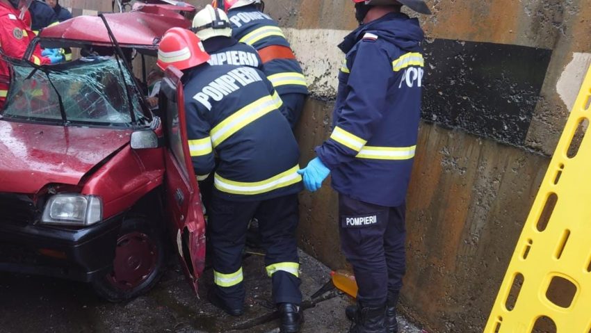 Grav accident de circulaţie la Armeniş. O persoană a decedat