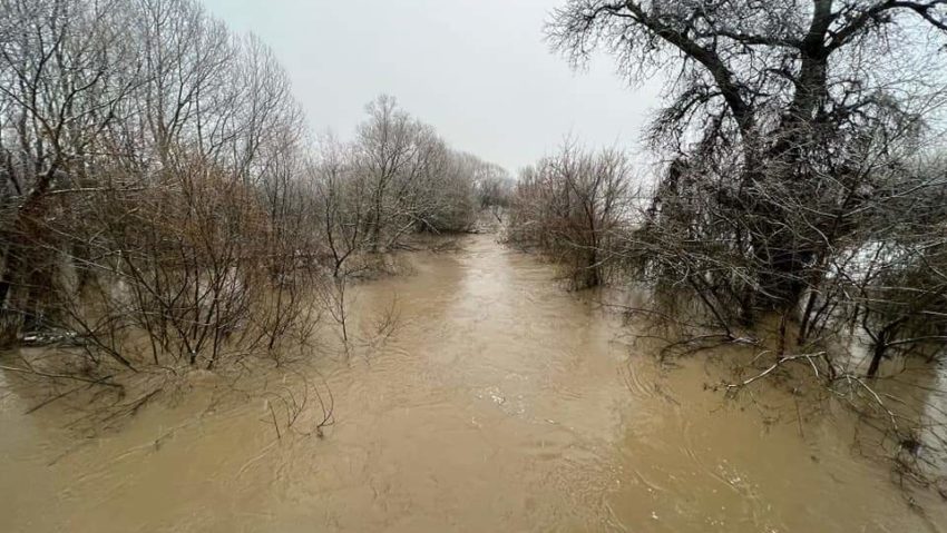 INHGA: Risc de viituri pe râuri din 7 judeţe, în următoarele 24 de ore