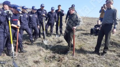 [AUDIO-FOTO]Peste 6.000 de puieţi de gorun şi frasin au fost plantaţi de voluntari în primele zile ale lunii dedicate pădurii