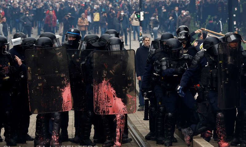 [VIDEO] Reforma pensiilor: mobilizare şi violenţă reînnoite în Franţa