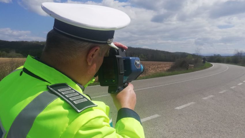 Bilanț de weekend pentru polițiștii cărășeni: 500 de amenzi și 26 de permise reținute