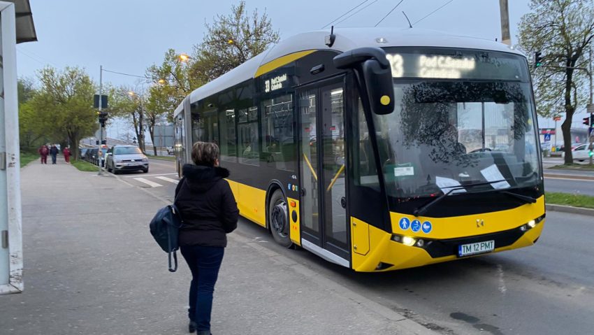 Primele două autobuze electrice au intrat în circuitul transportului comun din Timişoara