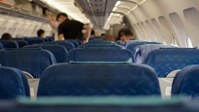 Studiu: Majoritatea românilor intenţionează să călătorească în acest an; o treime preferă transportul cu avionul