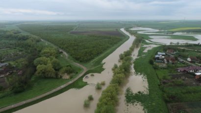 Cod roșu pe râul Bârzava, la Gătaia