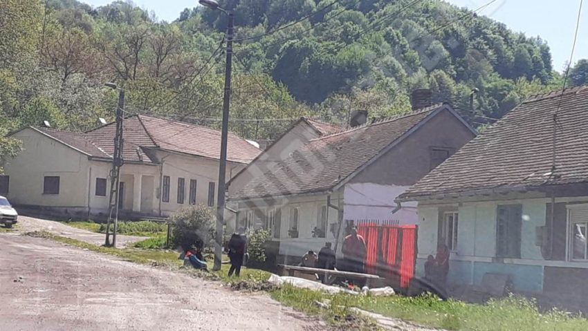 [FOTO] Locuitorii din Secu vor condiţii decente. Primarul promite rezolvarea problemelor